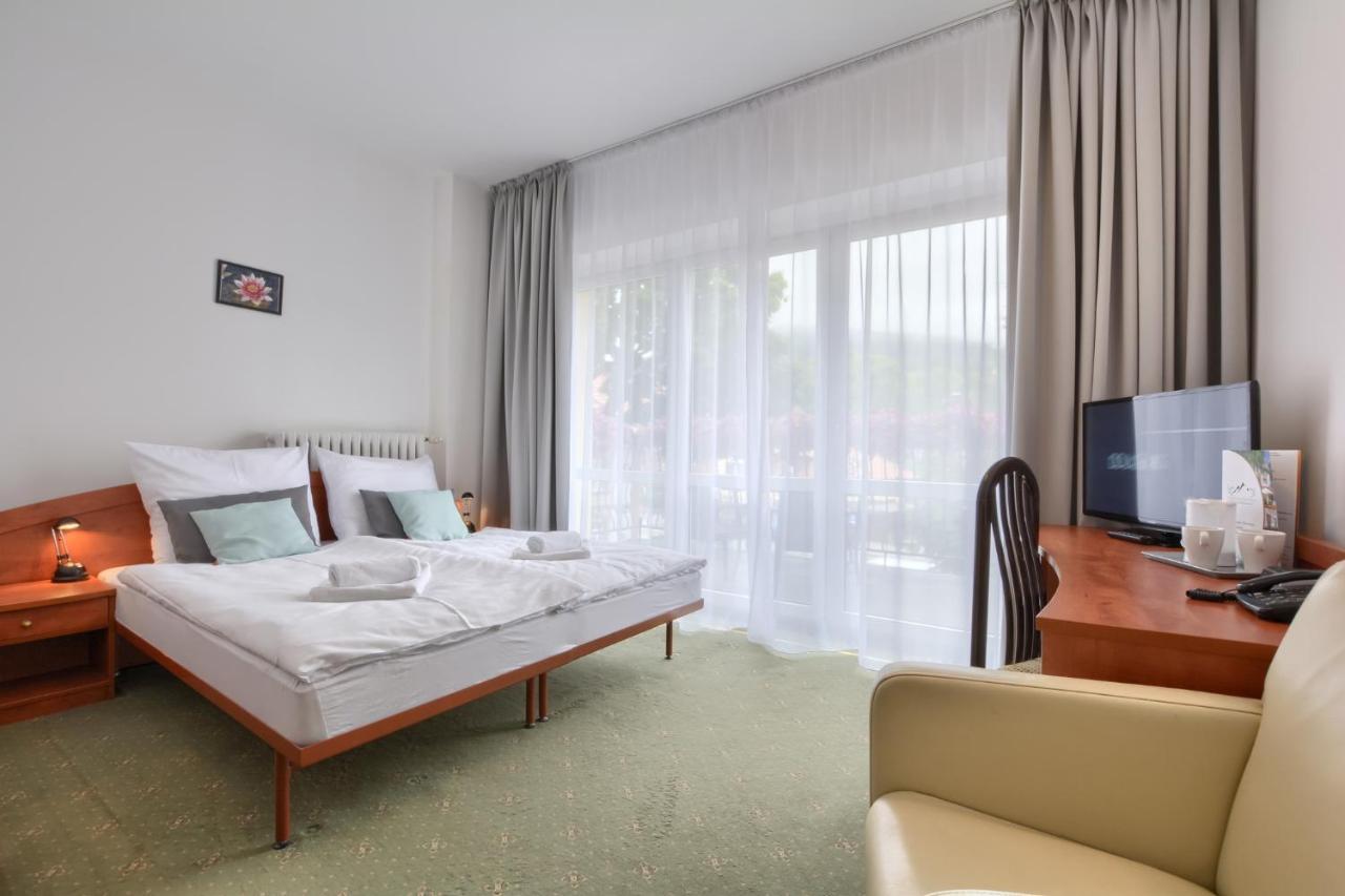 Hotel Krysztal Świeradów-Zdrój Extérieur photo