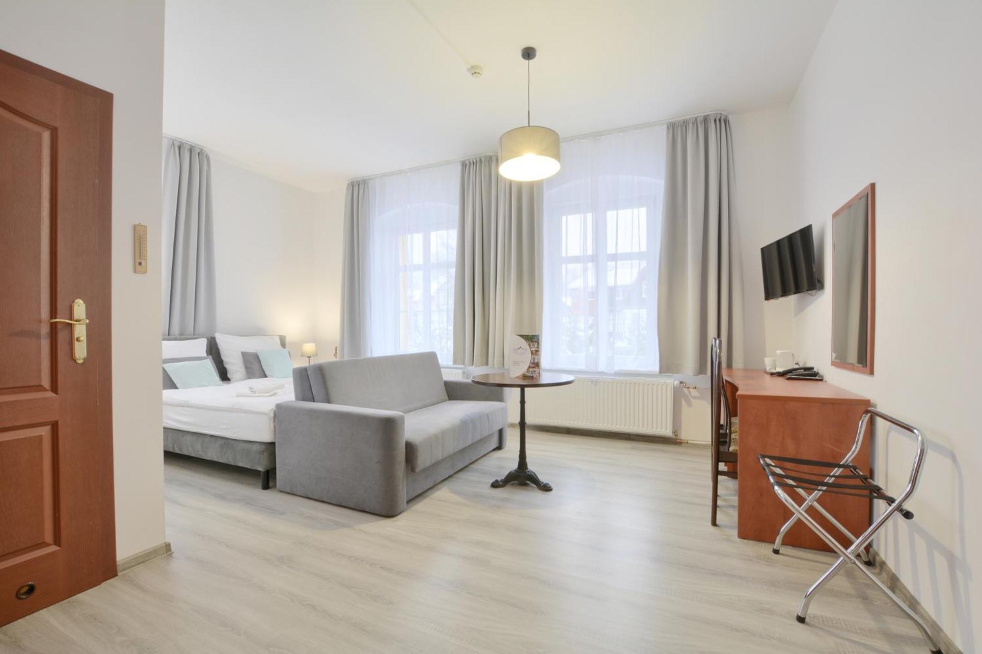 Hotel Krysztal Świeradów-Zdrój Extérieur photo